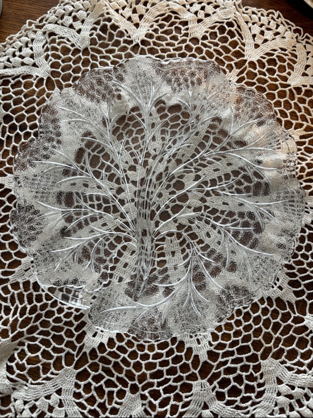 Tree of Life plate - Elegant Leaf Pattern